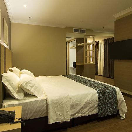 Hotel Anika Keluang Kültér fotó