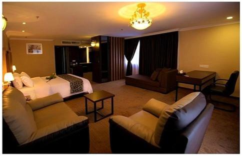 Hotel Anika Keluang Kültér fotó