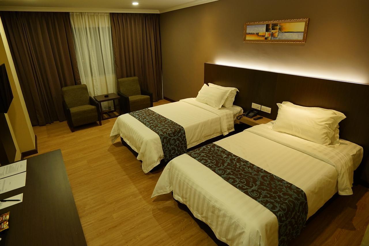 Hotel Anika Keluang Kültér fotó