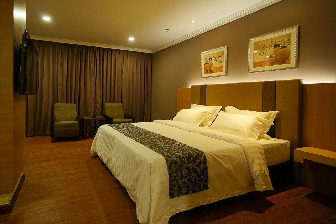 Hotel Anika Keluang Kültér fotó