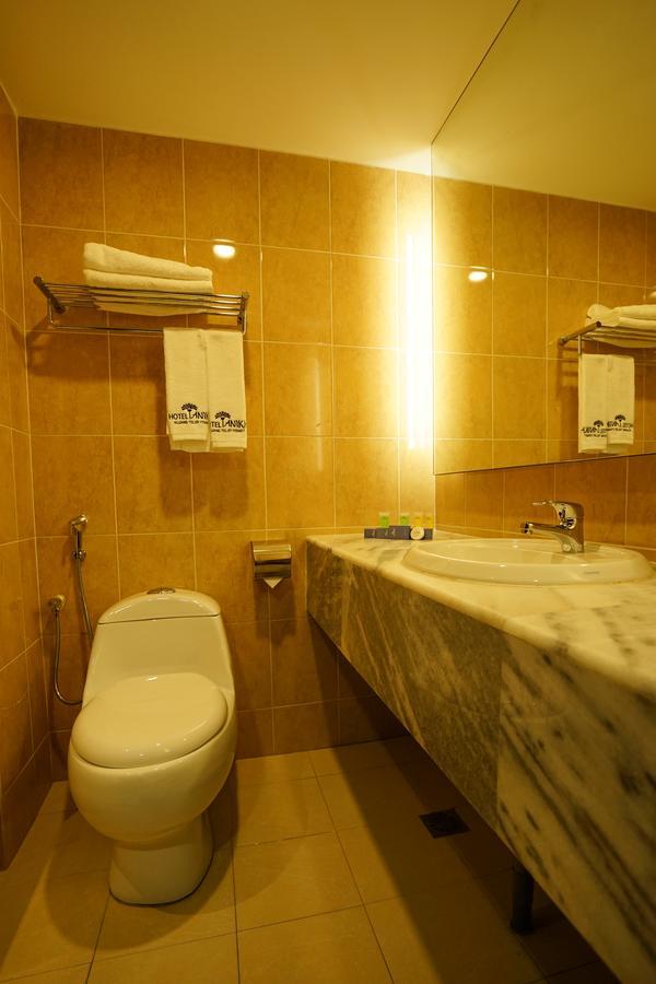 Hotel Anika Keluang Kültér fotó