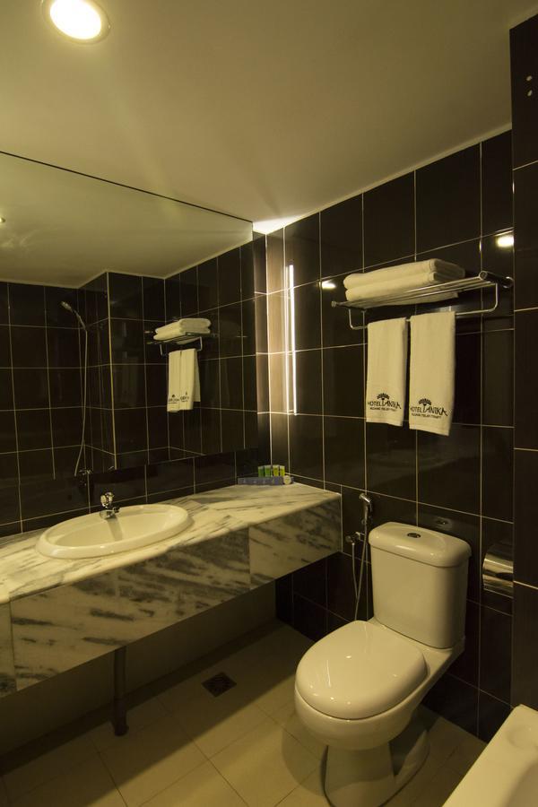 Hotel Anika Keluang Kültér fotó