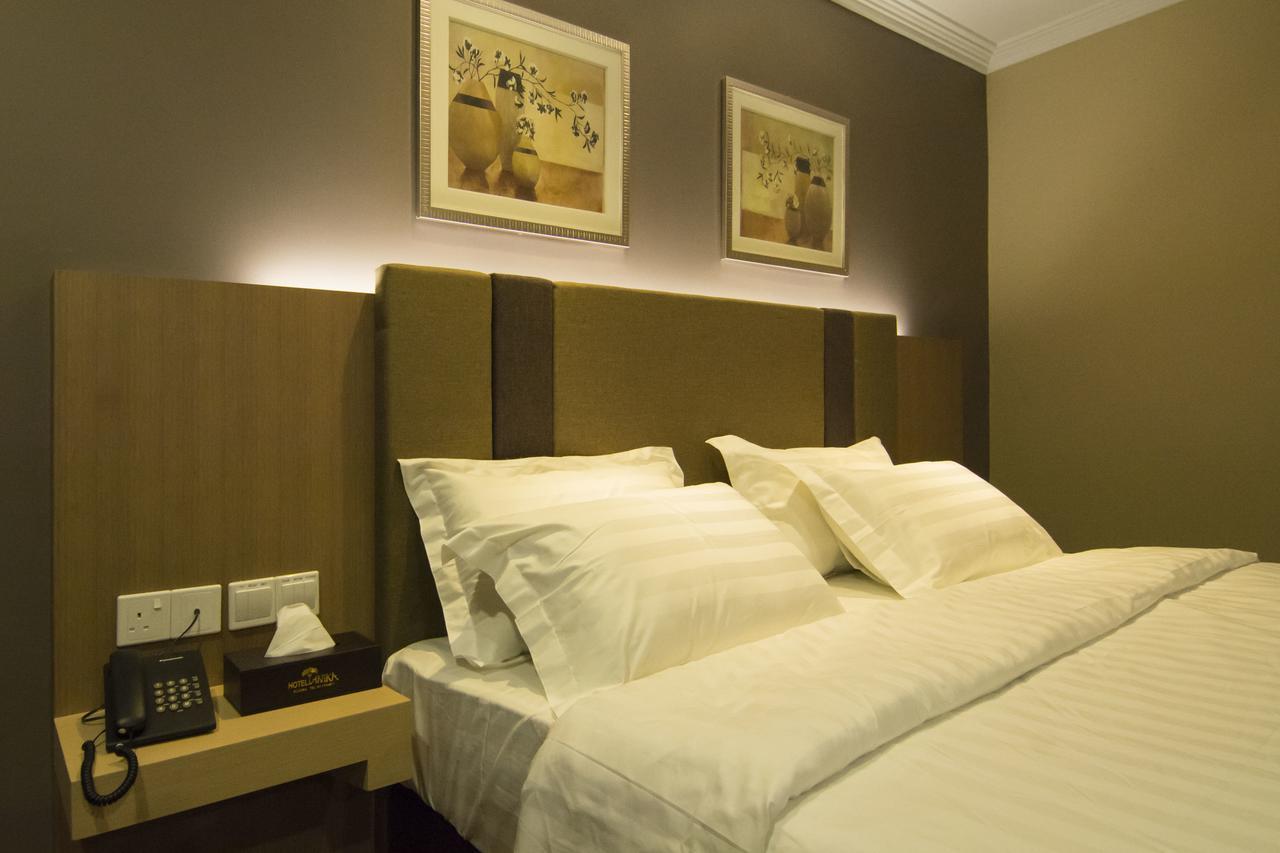 Hotel Anika Keluang Kültér fotó