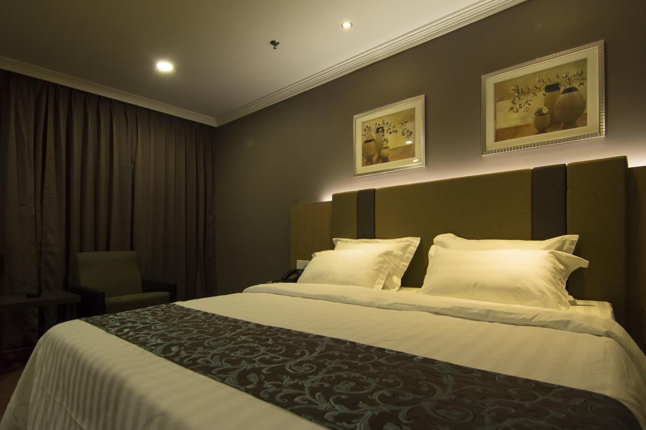 Hotel Anika Keluang Kültér fotó
