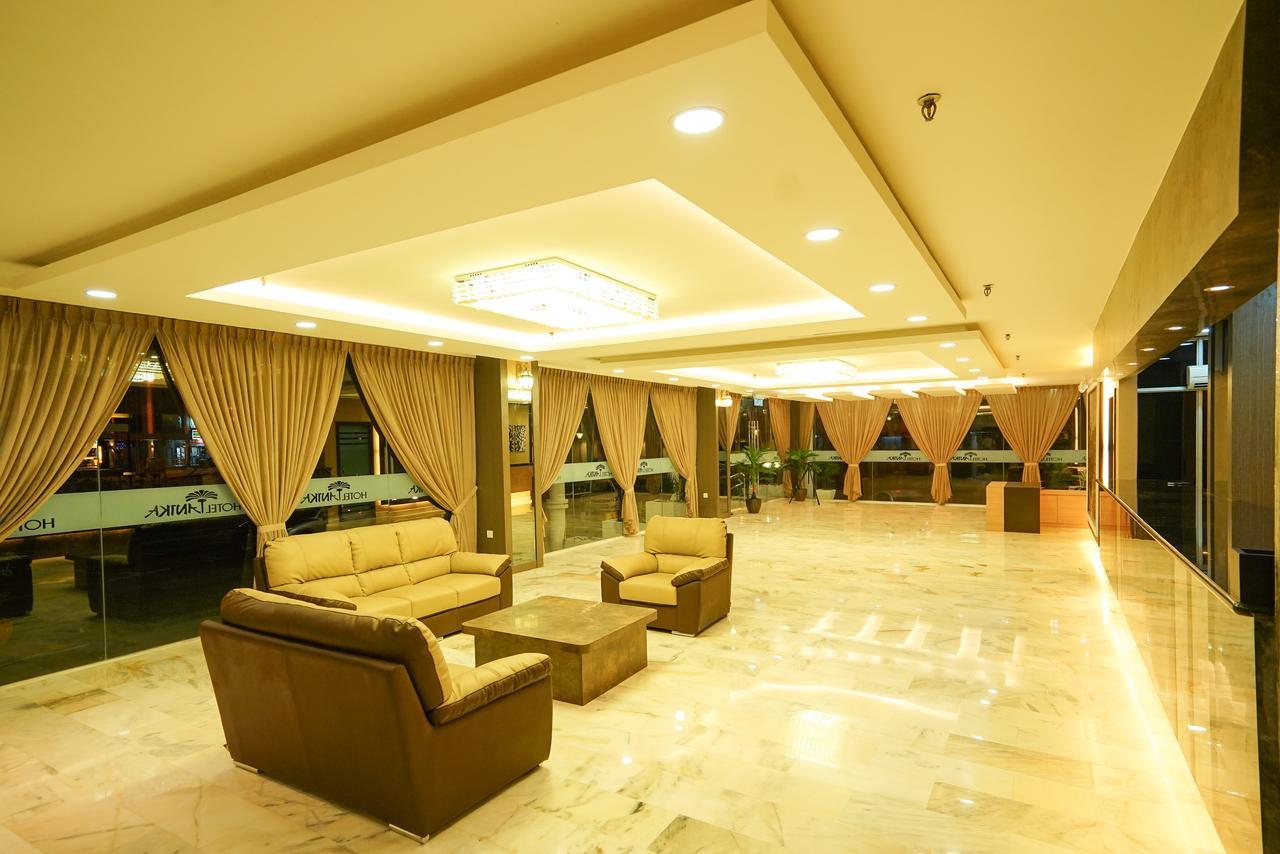 Hotel Anika Keluang Kültér fotó