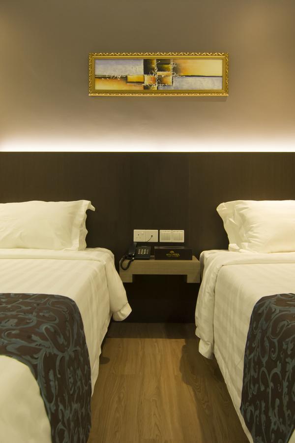 Hotel Anika Keluang Kültér fotó