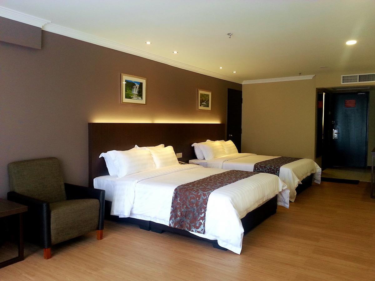 Hotel Anika Keluang Kültér fotó