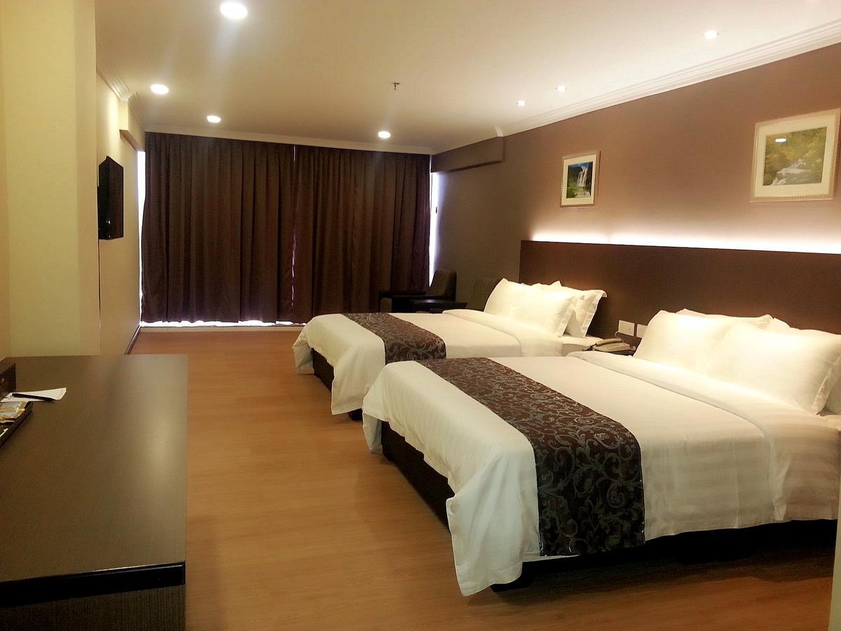 Hotel Anika Keluang Kültér fotó